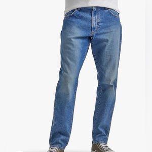 Wrangler Men's Relaxed Fit Taper Jean NWT size 36/34